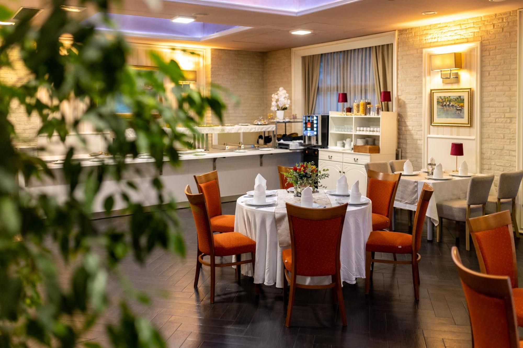 Art Hotel Slavonski Brod Exteriör bild