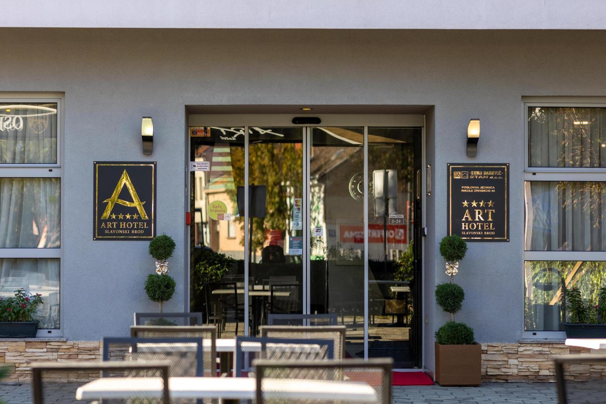 Art Hotel Slavonski Brod Exteriör bild